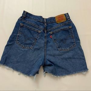 LEVI’S JEAN SHORTS